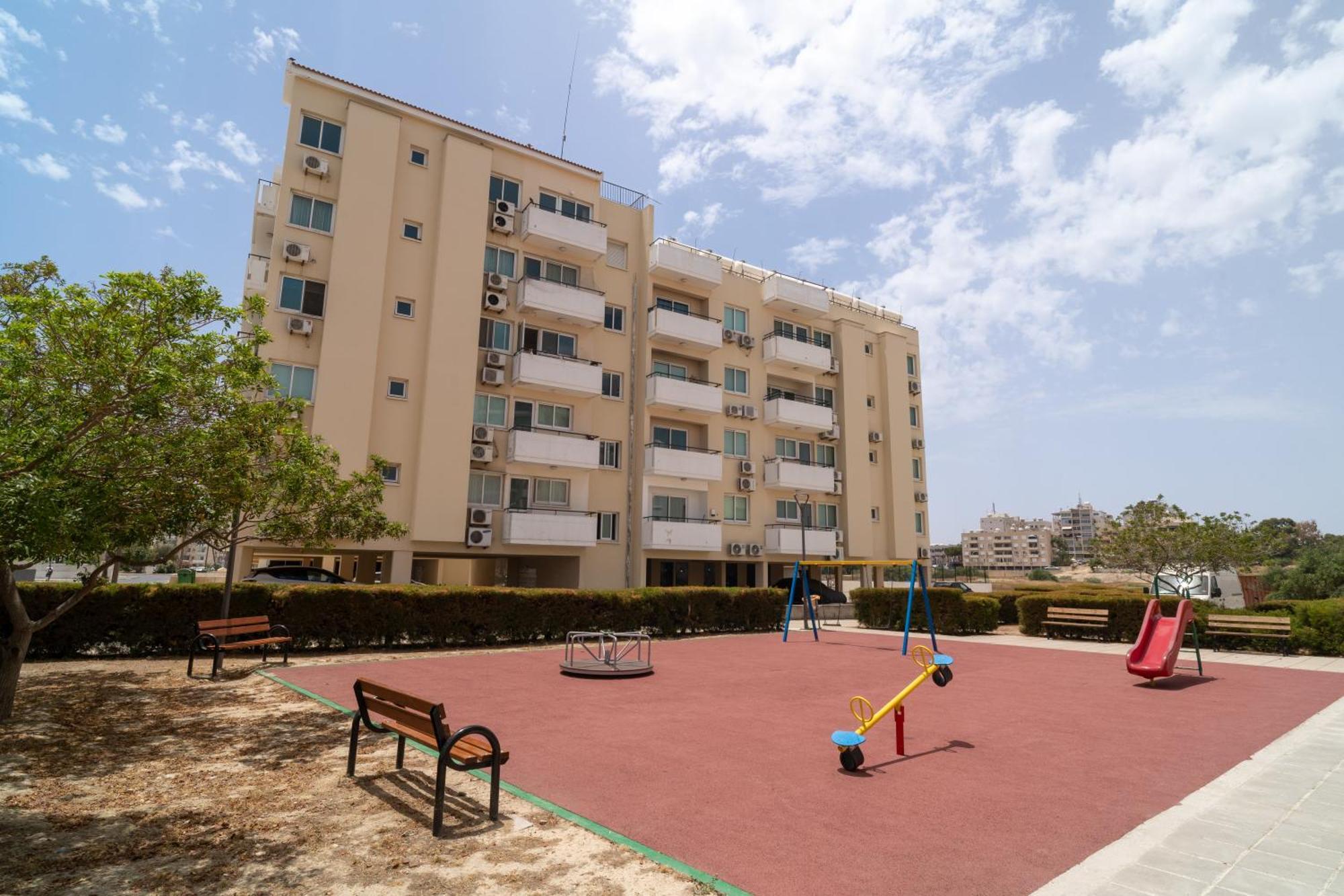 Kave Blue Mackenzie 1 Bdr Flat With Pool Apartment Larnaca Luaran gambar