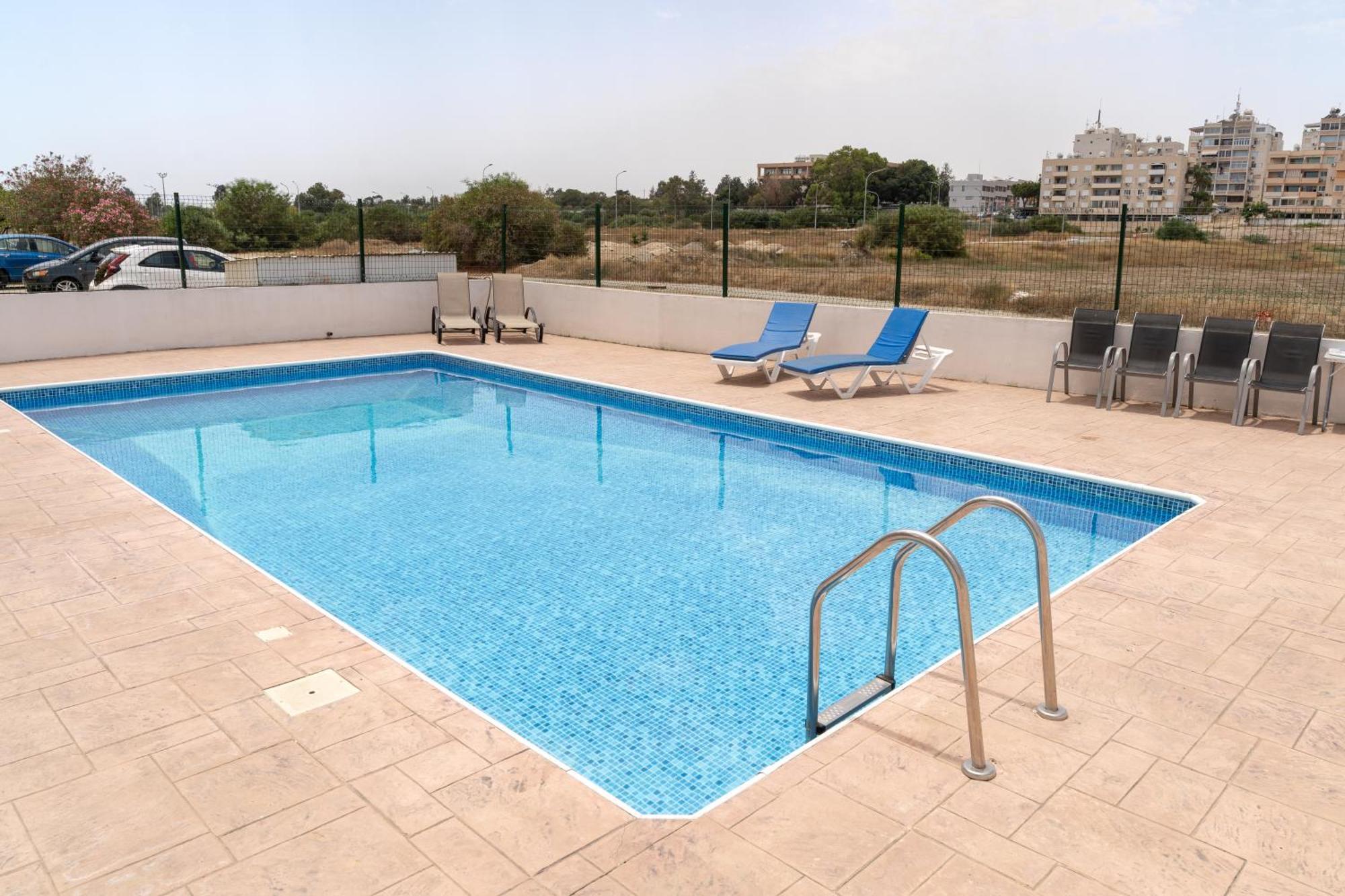 Kave Blue Mackenzie 1 Bdr Flat With Pool Apartment Larnaca Luaran gambar