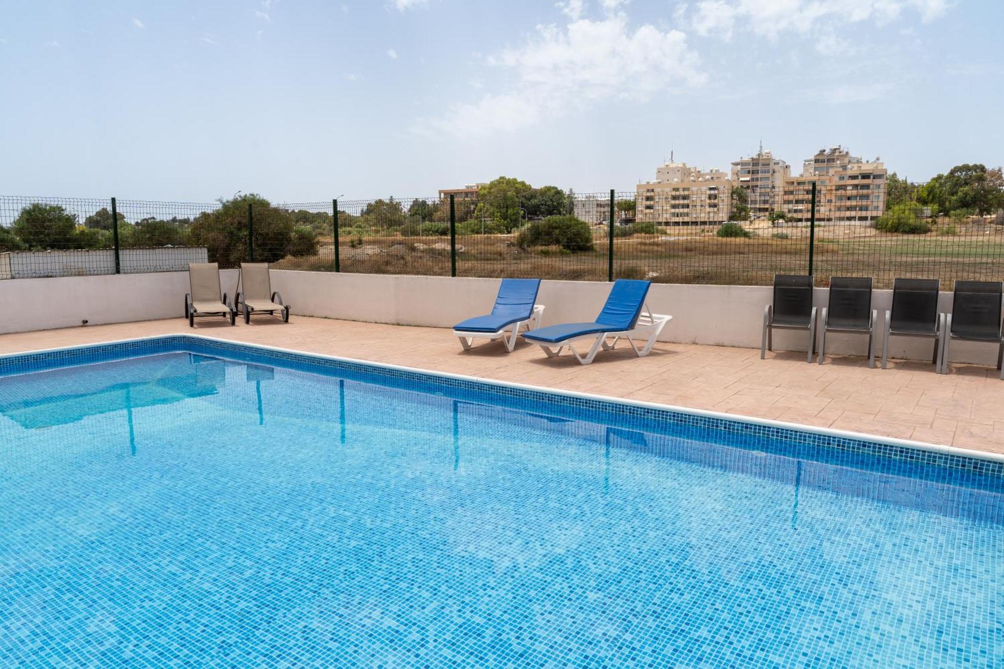 Kave Blue Mackenzie 1 Bdr Flat With Pool Apartment Larnaca Luaran gambar
